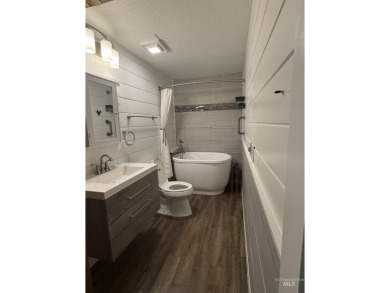 Scenic Upper-Level Condo Near Lake  Downtown.Discover the on McCall Municipal Golf Course in Idaho - for sale on GolfHomes.com, golf home, golf lot