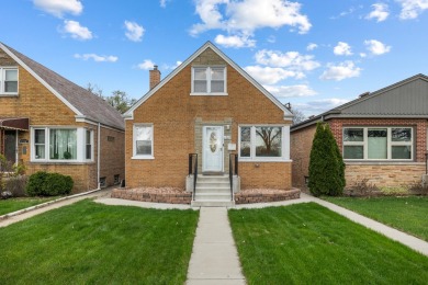 Beautifully Updated Single Family Home directly on the border of on Edgebrook Golf Course in Illinois - for sale on GolfHomes.com, golf home, golf lot