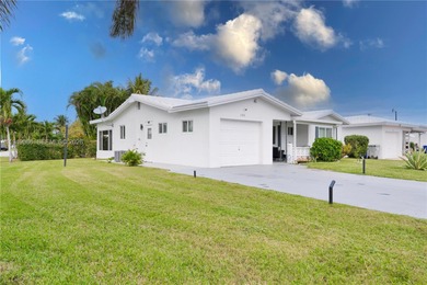 Updated 2BR/2BA home with enclosed patio and a extra  room and on Leisureville Community Association in Florida - for sale on GolfHomes.com, golf home, golf lot