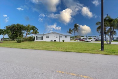 Updated 2BR/2BA home with enclosed patio and a extra  room and on Leisureville Community Association in Florida - for sale on GolfHomes.com, golf home, golf lot