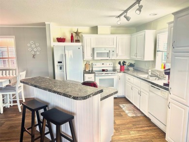 New Super Low Price!! Ready to Move In! Wow! Bonus Golf Cart on Mainlands Golf Club in Florida - for sale on GolfHomes.com, golf home, golf lot