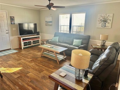 New Super Low Price!! Ready to Move In! Wow! Bonus Golf Cart on Mainlands Golf Club in Florida - for sale on GolfHomes.com, golf home, golf lot