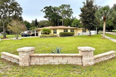 Check out this charming home located in the Historic District of on Babe Zaharias Golf Course in Florida - for sale on GolfHomes.com, golf home, golf lot