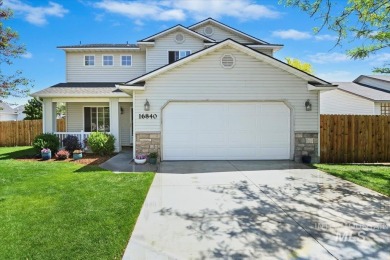 Looks brand new! Brand new roof, brand new flooring (carpet & on Ridgecrest Golf Course in Idaho - for sale on GolfHomes.com, golf home, golf lot