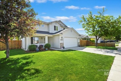 Looks brand new! Brand new roof, brand new flooring (carpet & on Ridgecrest Golf Course in Idaho - for sale on GolfHomes.com, golf home, golf lot