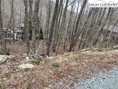 Gently sloping lot located on a paved road in a convenient on Beech Mountain Club in North Carolina - for sale on GolfHomes.com, golf home, golf lot