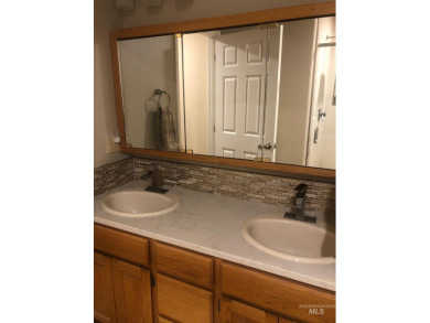 BEAUTIFUL, UPDATED, 1,848 sf CONDO on the Lewiston Golf and on Lewiston Golf and Country Club in Idaho - for sale on GolfHomes.com, golf home, golf lot