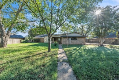 WELCOME HOME! 2 Bedroom + 2 Baths of turn-key modern living with on Pecan Plantation Country Club in Texas - for sale on GolfHomes.com, golf home, golf lot