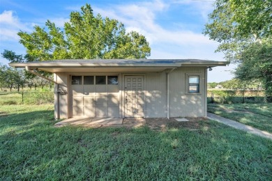 WELCOME HOME! 2 Bedroom + 2 Baths of turn-key modern living with on Pecan Plantation Country Club in Texas - for sale on GolfHomes.com, golf home, golf lot