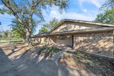 WELCOME HOME! 2 Bedroom + 2 Baths of turn-key modern living with on Pecan Plantation Country Club in Texas - for sale on GolfHomes.com, golf home, golf lot