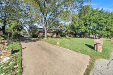 WELCOME HOME! 2 Bedroom + 2 Baths of turn-key modern living with on Pecan Plantation Country Club in Texas - for sale on GolfHomes.com, golf home, golf lot