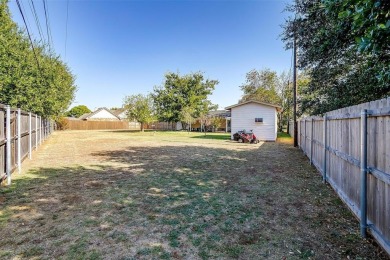 *Seller offering $5000 towards closing costs or HOA transfer on De Cordova Bend Country Club in Texas - for sale on GolfHomes.com, golf home, golf lot