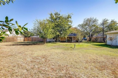 *Seller offering $5000 towards closing costs or HOA transfer on De Cordova Bend Country Club in Texas - for sale on GolfHomes.com, golf home, golf lot