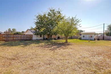 *Seller offering $5000 towards closing costs or HOA transfer on De Cordova Bend Country Club in Texas - for sale on GolfHomes.com, golf home, golf lot