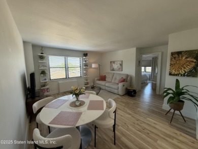 Welcome to this spacious updated one-bedroom apartment in a on Silver Lake Golf Course in New York - for sale on GolfHomes.com, golf home, golf lot