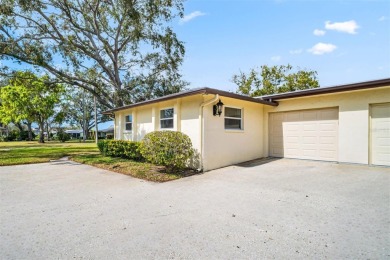 Under contract-accepting backup offers. Welcome to this on Highland Lakes Executive Golf Course in Florida - for sale on GolfHomes.com, golf home, golf lot