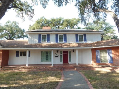 Spacious 2-Story home on a corner lot close to local restaurants on Alice Municipal Golf Course in Texas - for sale on GolfHomes.com, golf home, golf lot