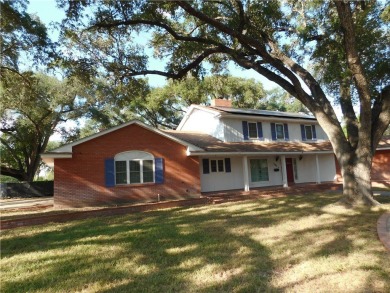 Spacious 2-Story home on a corner lot close to local restaurants on Alice Municipal Golf Course in Texas - for sale on GolfHomes.com, golf home, golf lot