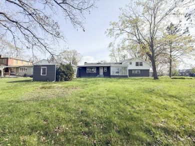 Beautifully updated and ready for new owners. Offers over 2800 on Chicago Heights Country Club - West Course in Illinois - for sale on GolfHomes.com, golf home, golf lot