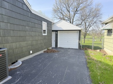Beautifully updated and ready for new owners. Offers over 2800 on Chicago Heights Country Club - West Course in Illinois - for sale on GolfHomes.com, golf home, golf lot