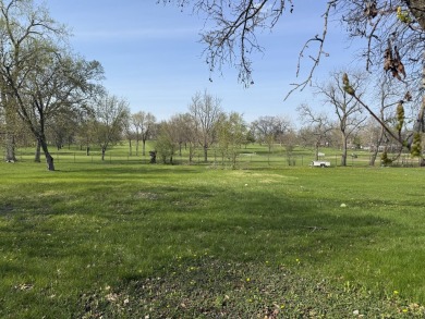 Beautifully updated and ready for new owners. Offers over 2800 on Chicago Heights Country Club - West Course in Illinois - for sale on GolfHomes.com, golf home, golf lot