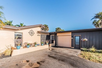 Beautiful, completely renovated, 3 bedroom/ 2 bath villa with on The Glades Golf and Country Club in Florida - for sale on GolfHomes.com, golf home, golf lot