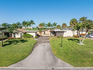 Beautiful, completely renovated, 3 bedroom/ 2 bath villa with on The Glades Golf and Country Club in Florida - for sale on GolfHomes.com, golf home, golf lot