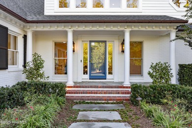 --Welcome to an unparalleled living experience! This stunning on Cape Fear Country Club in North Carolina - for sale on GolfHomes.com, golf home, golf lot