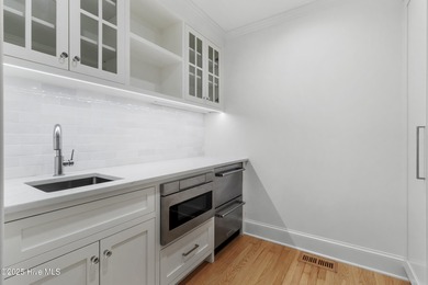 --Welcome to an unparalleled living experience! This stunning on Cape Fear Country Club in North Carolina - for sale on GolfHomes.com, golf home, golf lot