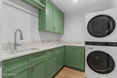 --Welcome to an unparalleled living experience! This stunning on Cape Fear Country Club in North Carolina - for sale on GolfHomes.com, golf home, golf lot