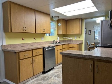 LOVELY DOUBLE-WIDE!  LARGE FRONT LANAI!  TURNKEY! FURNISHED on Wedgewood Golf Club in Florida - for sale on GolfHomes.com, golf home, golf lot