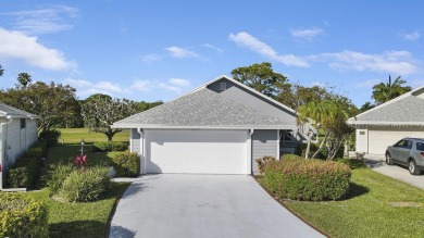 Fantastic 3 bedroom, 2 bath home overlooking the 6th hole of on Heritage Ridge Golf Club in Florida - for sale on GolfHomes.com, golf home, golf lot