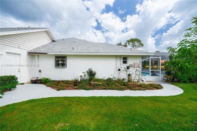 Stunning 4BR/4BA POOL HOME ideal for families and entertaining! on Sun n Lake Golf and Country Club in Florida - for sale on GolfHomes.com, golf home, golf lot