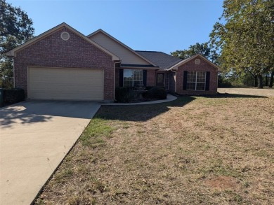 Great Location!  Nice 3 bedroom 2 bath house with 2 car garage on The Club At Runaway Bay in Texas - for sale on GolfHomes.com, golf home, golf lot