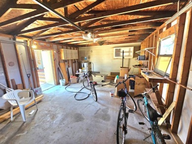 This 2 bedroom 2 bath home is ready for immediate occupancy! on Pine Lakes Country Club in Florida - for sale on GolfHomes.com, golf home, golf lot