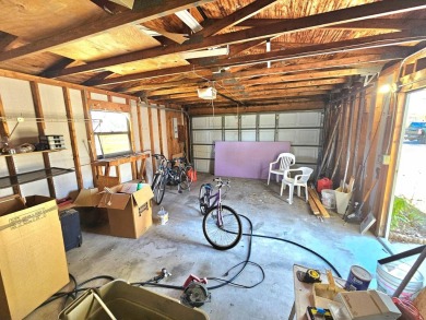 This 2 bedroom 2 bath home is ready for immediate occupancy! on Pine Lakes Country Club in Florida - for sale on GolfHomes.com, golf home, golf lot