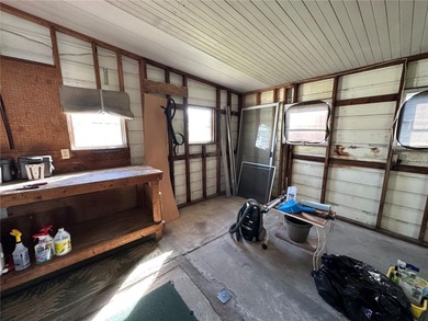 55+ Gated golf course community large 2 bedroom 2 bath home on a on Zellwood Station Country Club in Florida - for sale on GolfHomes.com, golf home, golf lot