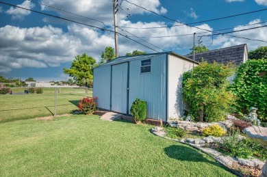 Beautifully Maintained 3-Bed, 2-Bath Home Backing to Hidden on Willow Creek Country Club in Oklahoma - for sale on GolfHomes.com, golf home, golf lot