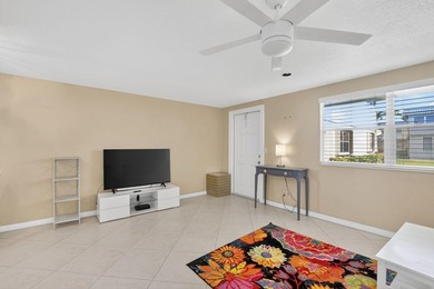 Beautifullly remodeled 1 bedroom in resort style Kings Point-new on Kings Point Golf -Flanders Way in Florida - for sale on GolfHomes.com, golf home, golf lot