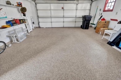 Beautifully Maintained 3-Bed, 2-Bath Home Backing to Hidden on Willow Creek Country Club in Oklahoma - for sale on GolfHomes.com, golf home, golf lot