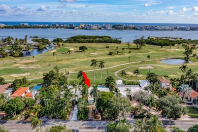 This luxurious 3 bedroom/2 bath home sits directly on famed Lake on Lake Worth Municipal Golf Course in Florida - for sale on GolfHomes.com, golf home, golf lot