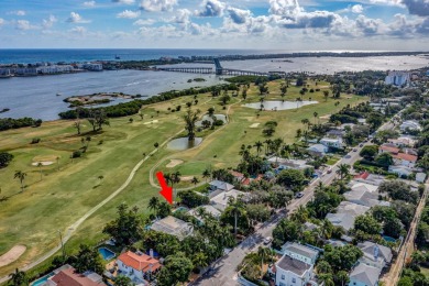 This luxurious 3 bedroom/2 bath home sits directly on famed Lake on Lake Worth Municipal Golf Course in Florida - for sale on GolfHomes.com, golf home, golf lot