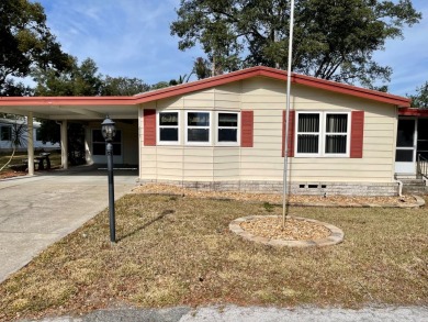 This home is ready for its new owners and has plenty of room!! on Water Oak Country Club Estates in Florida - for sale on GolfHomes.com, golf home, golf lot