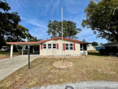 This home is ready for its new owners and has plenty of room!! on Water Oak Country Club Estates in Florida - for sale on GolfHomes.com, golf home, golf lot