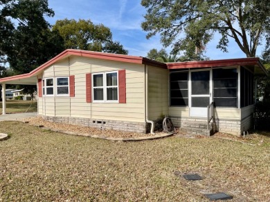 This home is ready for its new owners and has plenty of room!! on Water Oak Country Club Estates in Florida - for sale on GolfHomes.com, golf home, golf lot