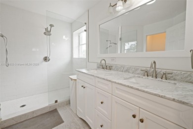 This beautiful 3 bedrooms, 2 1/2 bathrooms, 2-car garage on Grand Palms Hotel and Golf Resort in Florida - for sale on GolfHomes.com, golf home, golf lot