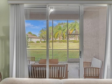 Great home in popular Aberdeen Country Club! 2 bedroom plus on Aberdeen Golf and Country Club in Florida - for sale on GolfHomes.com, golf home, golf lot
