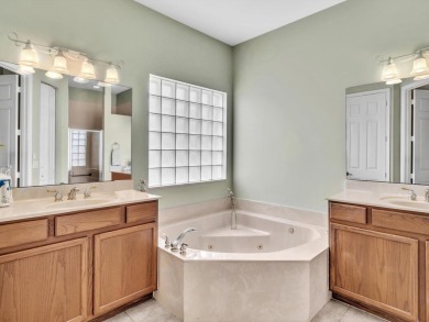 Great home in popular Aberdeen Country Club! 2 bedroom plus on Aberdeen Golf and Country Club in Florida - for sale on GolfHomes.com, golf home, golf lot