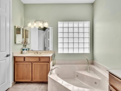Great home in popular Aberdeen Country Club! 2 bedroom plus on Aberdeen Golf and Country Club in Florida - for sale on GolfHomes.com, golf home, golf lot