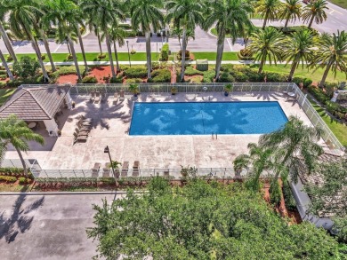 Great home in popular Aberdeen Country Club! 2 bedroom plus on Aberdeen Golf and Country Club in Florida - for sale on GolfHomes.com, golf home, golf lot